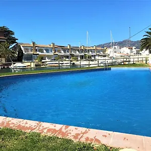 En Con Vistas Al Canal Y Piscina Av-52 Roses